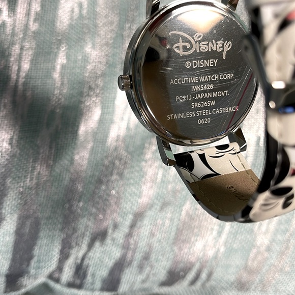 BNIB ACCUTIME HIS & HERS DISNEY MICKEY MOUSE JAPANESE MOVEMENT WATCH SET - Picture 11 of 11